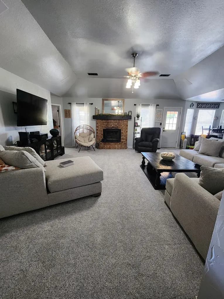 Bert Henry Carpet & Tile business background image